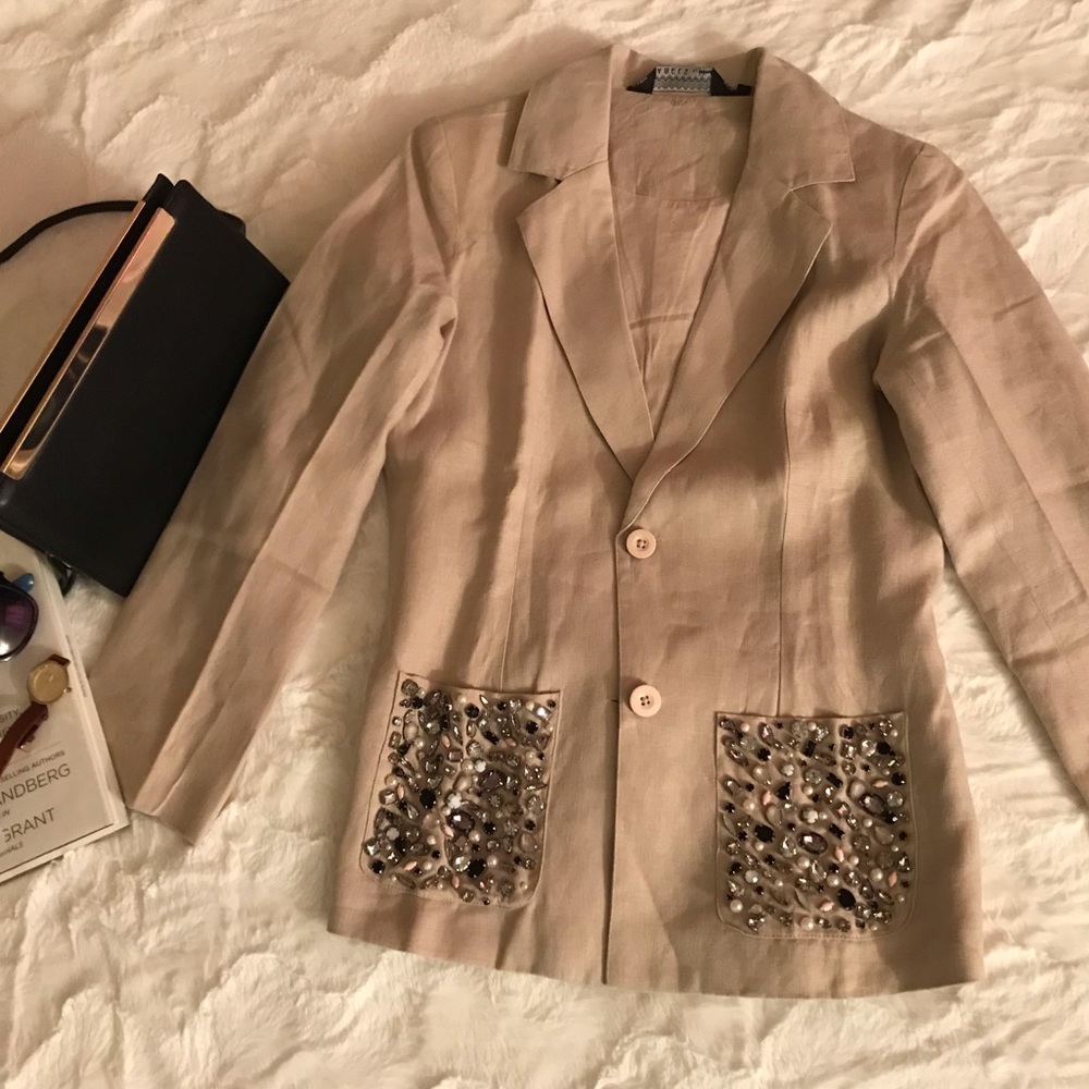 Pure linen blazer with beautiful sleeve detailing